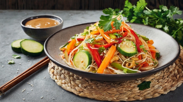 Asian_noodle_salad_peanut_dressing