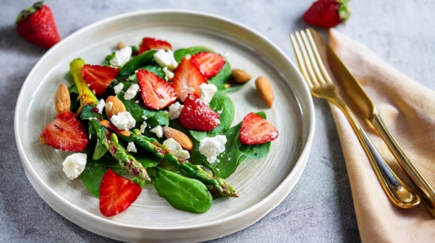 Asparagus & Strawberry Salad 169 3