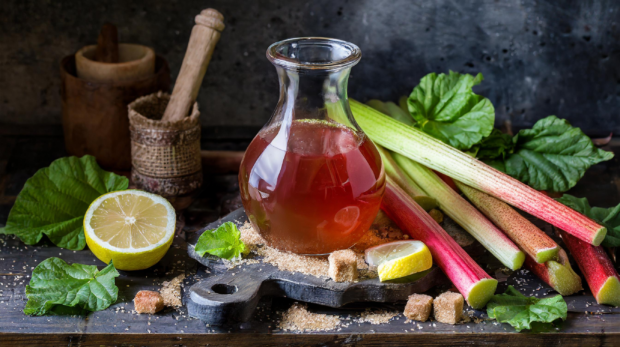 Homemade_rhubarb_syrup_recipe