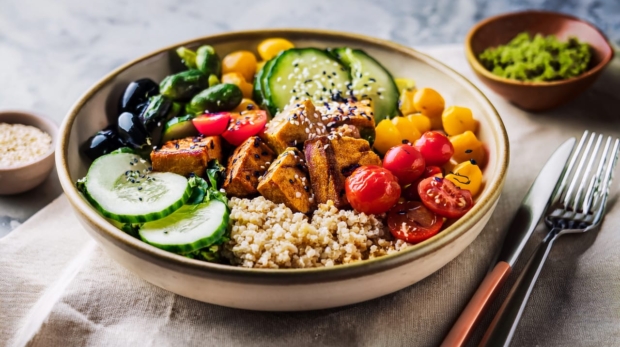 Mediterranean Tempeh & Quinoa Bowl 169 9