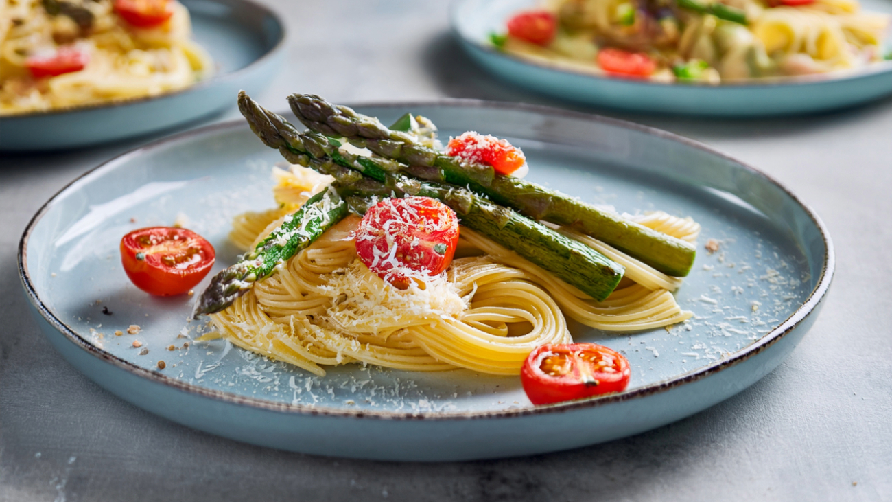 Pasta with Asparagus, Cherry Tomatoes & Parmesan 169 2