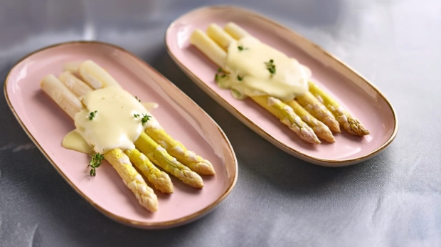White Asparagus with Homemade Hollandaise Sauce 169 1