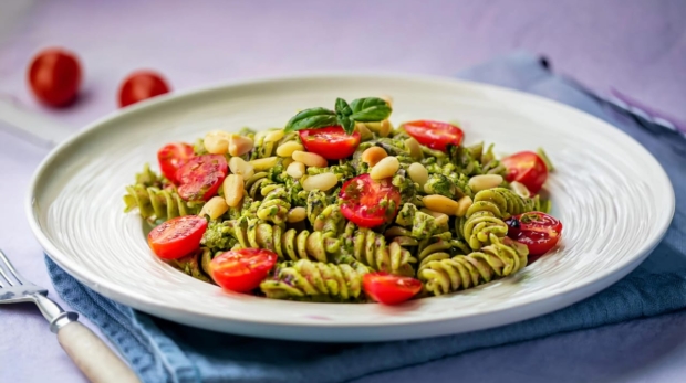 Whole Grain Pasta Salad with Vegan Avocado Pest 169 1