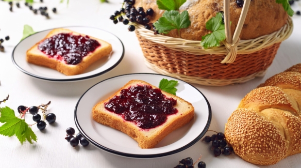 Homemade-Currant-Jam