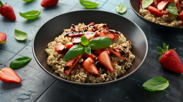 Salad-with-strawberry-Basil-Quinoa
