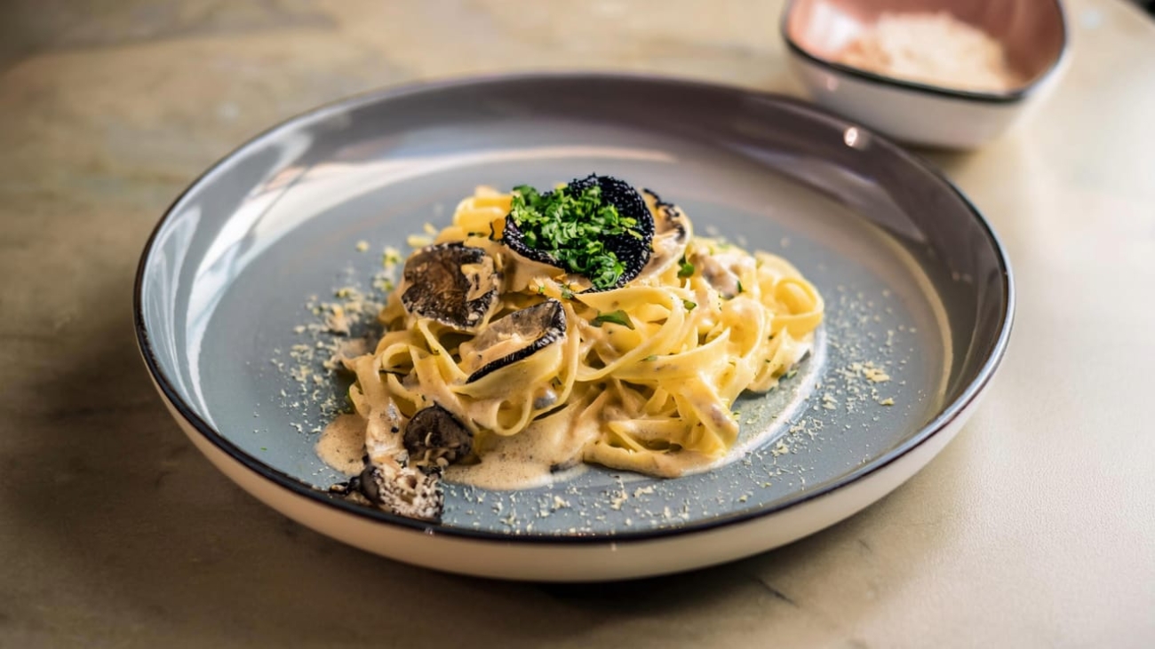 Vegan Fettuccine Alfredo with Truffles 169 4
