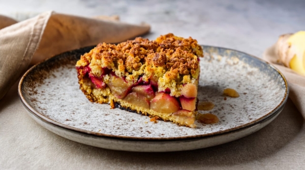 Vegan Rhubarb and Ginger Crumble Cake 169 2