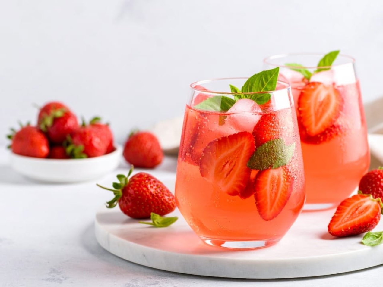 Cocktail Strawberry Basil Gin Fizz 169 3