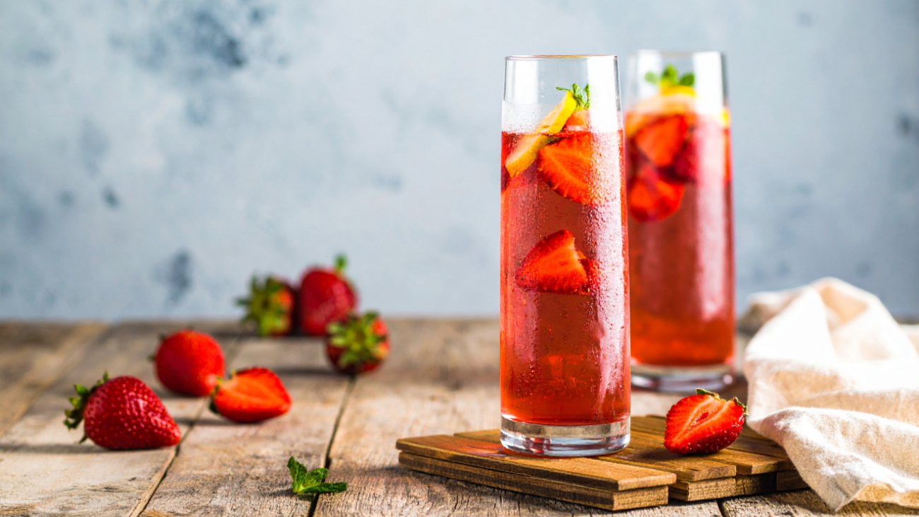 Strawberry Açaí Coconut Water Refresher 169 3
