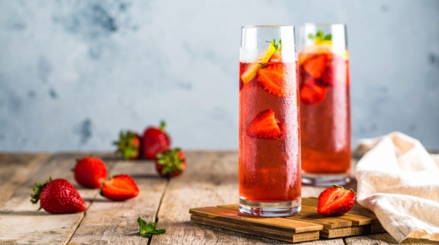 Strawberry Açaí Coconut Water Refresher 169 3