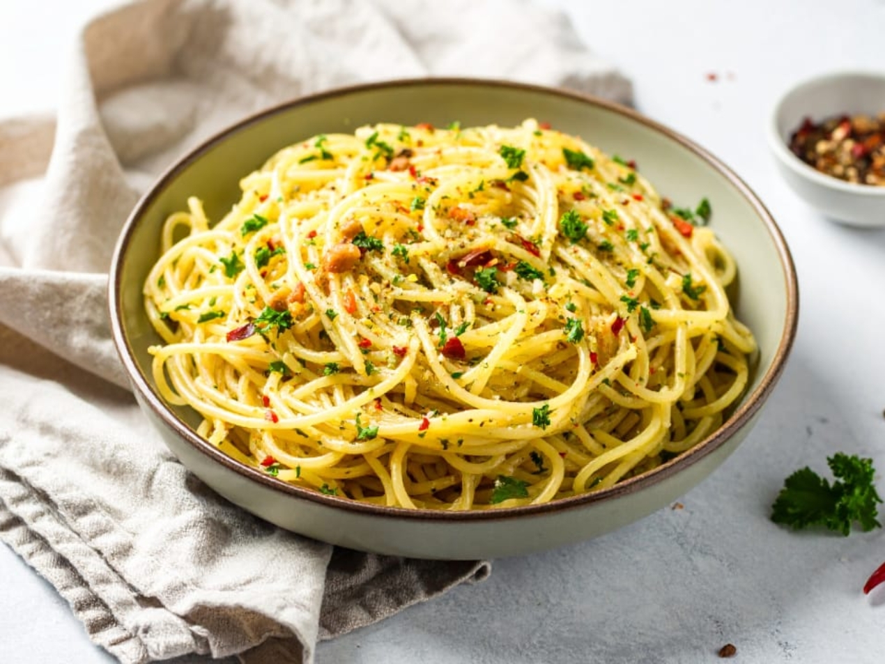 Sizzling Spaghetti with Garlic & Herbs 169 3